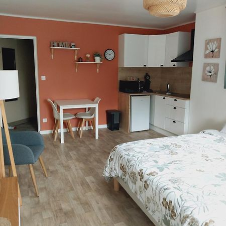 Superbe Grand Studio Tout Confort Avec Exterieur Poussan Exteriér fotografie