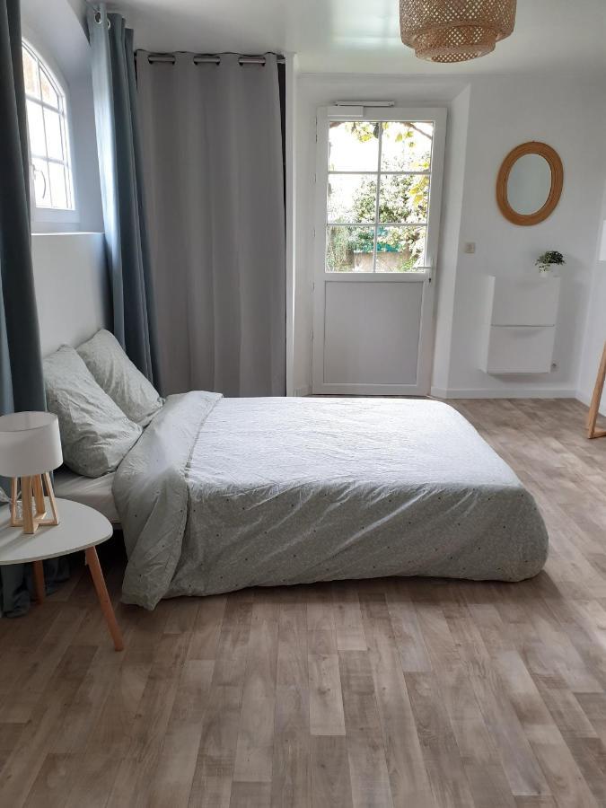 Superbe Grand Studio Tout Confort Avec Exterieur Poussan Exteriér fotografie