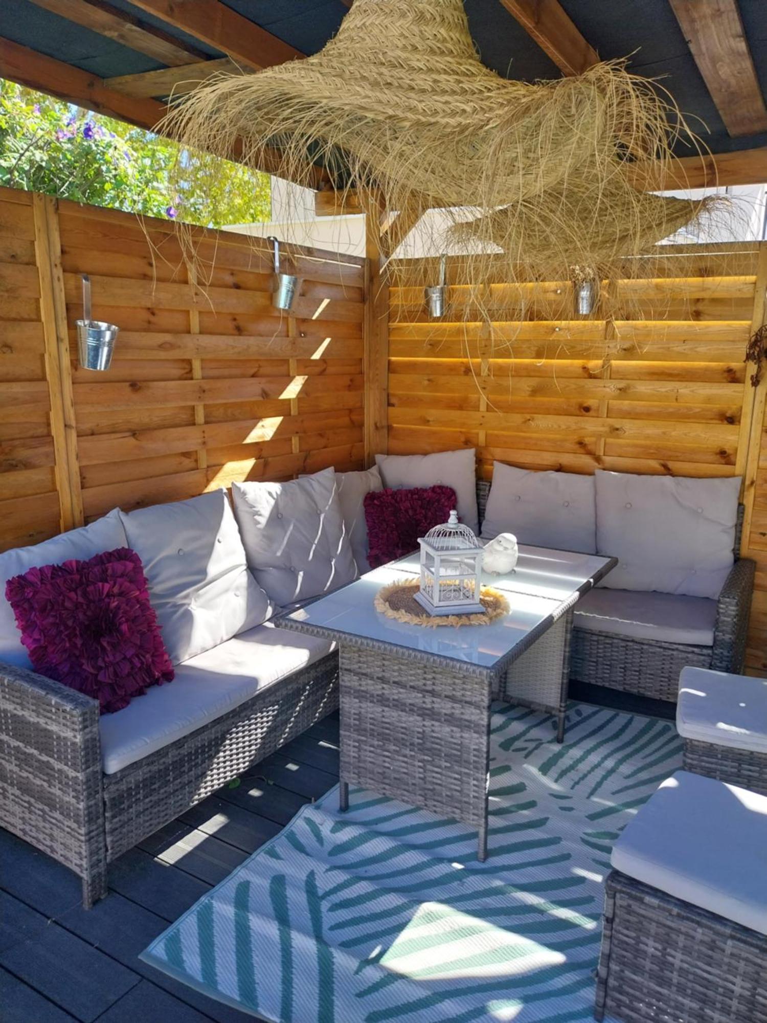 Superbe Grand Studio Tout Confort Avec Exterieur Poussan Exteriér fotografie