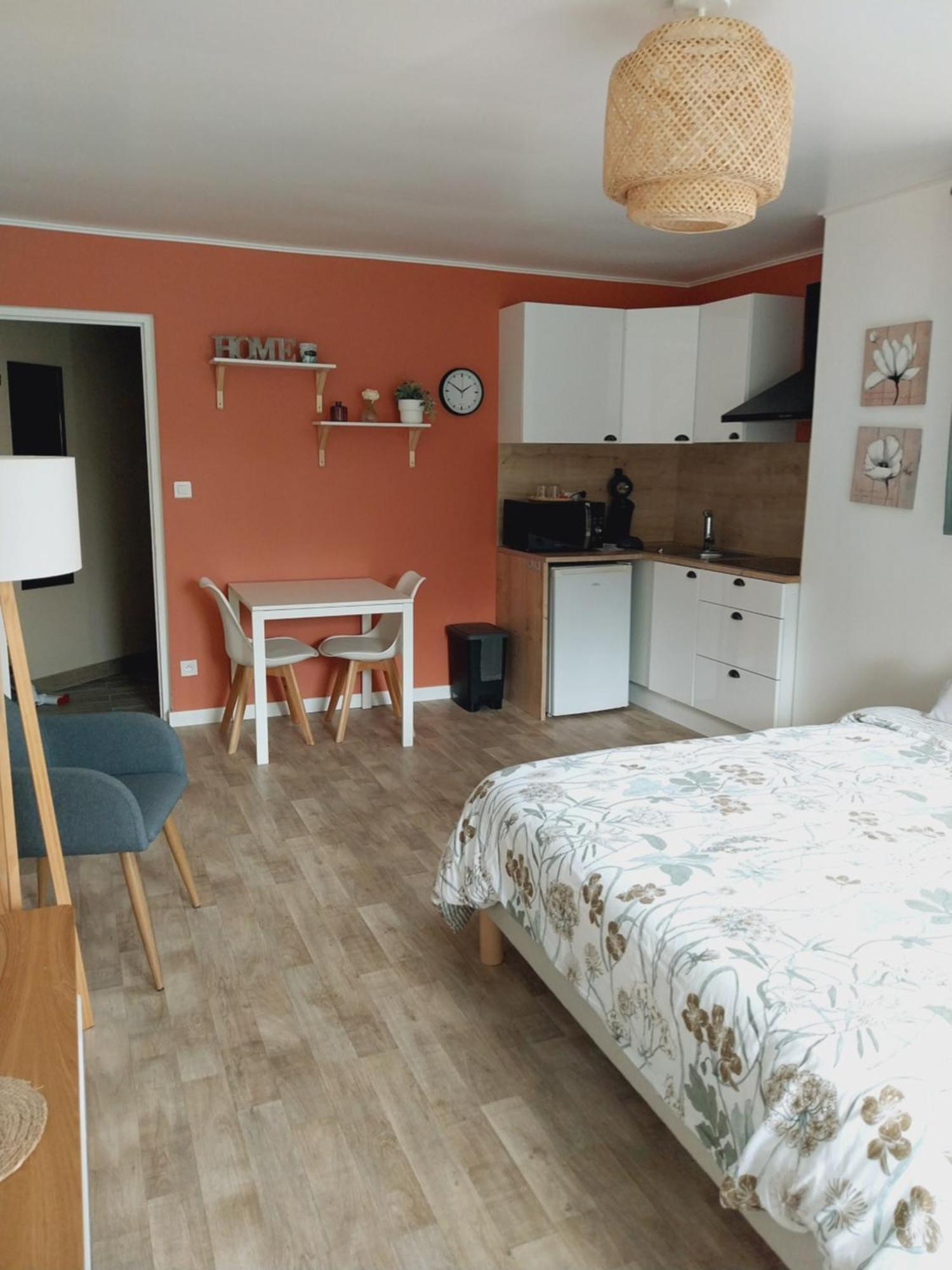 Superbe Grand Studio Tout Confort Avec Exterieur Poussan Exteriér fotografie