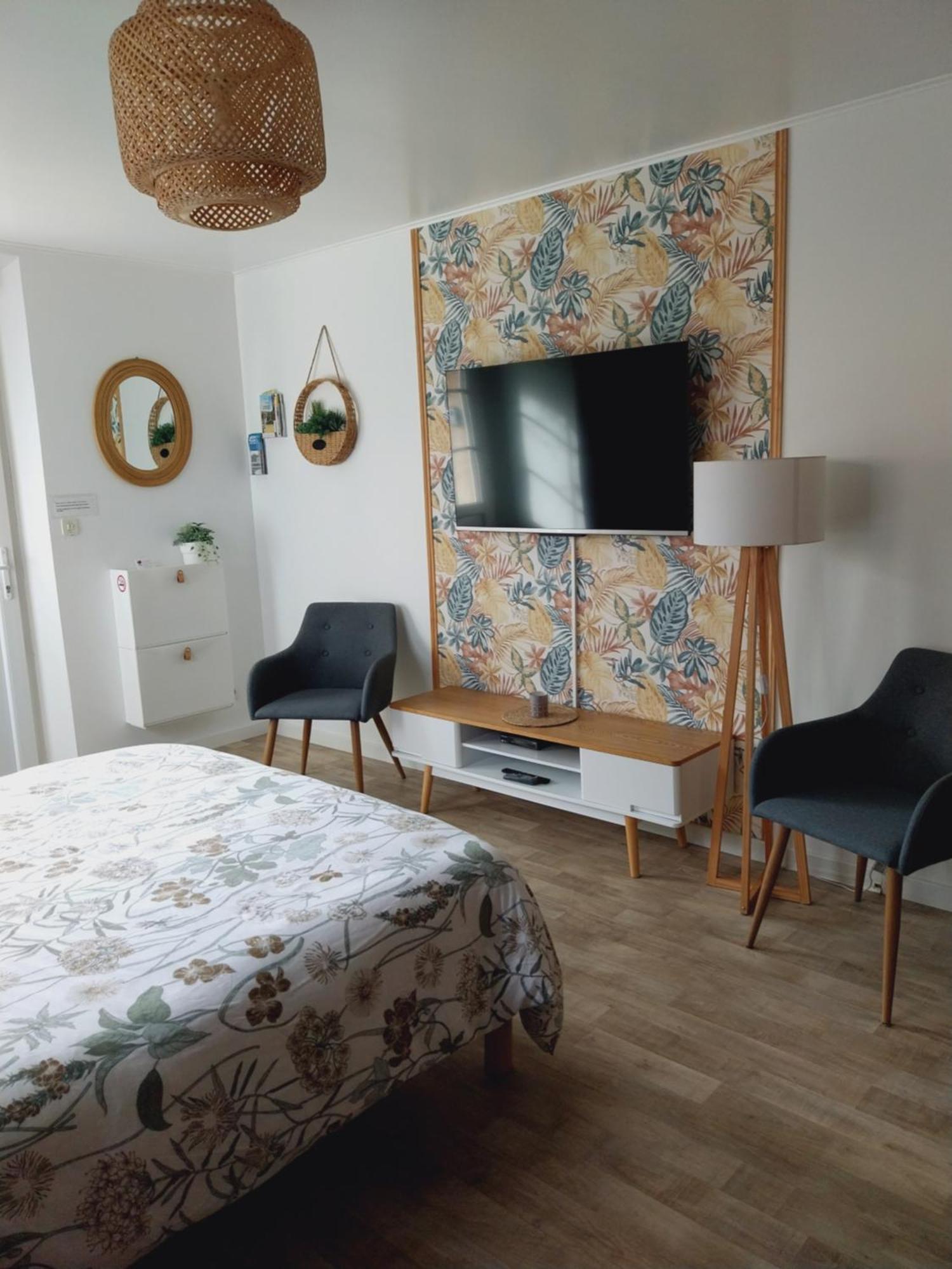 Superbe Grand Studio Tout Confort Avec Exterieur Poussan Exteriér fotografie